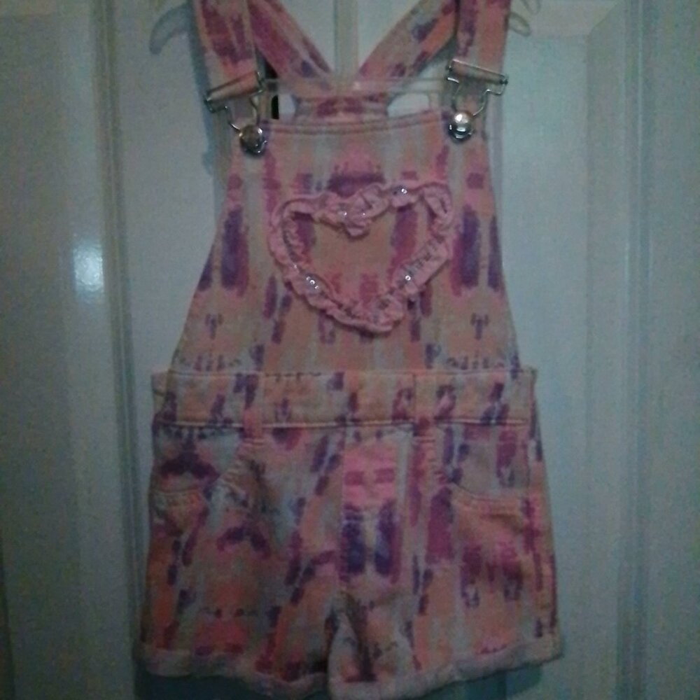 overall-shorts pink tie-dye style